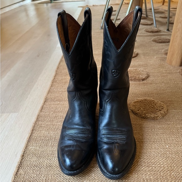 Like New Genuine Ariat Leather Western Boots Men’s size 8.5 in Black - Picture 7 of 11